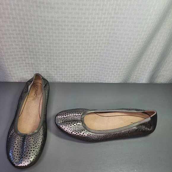 Vionic Womens Black Metallic Perforated Ballet Flats Size 12M - Picture 2 of 11
